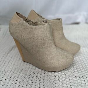 Messeca New York Cream Linen Wedge Booties - size 8.5